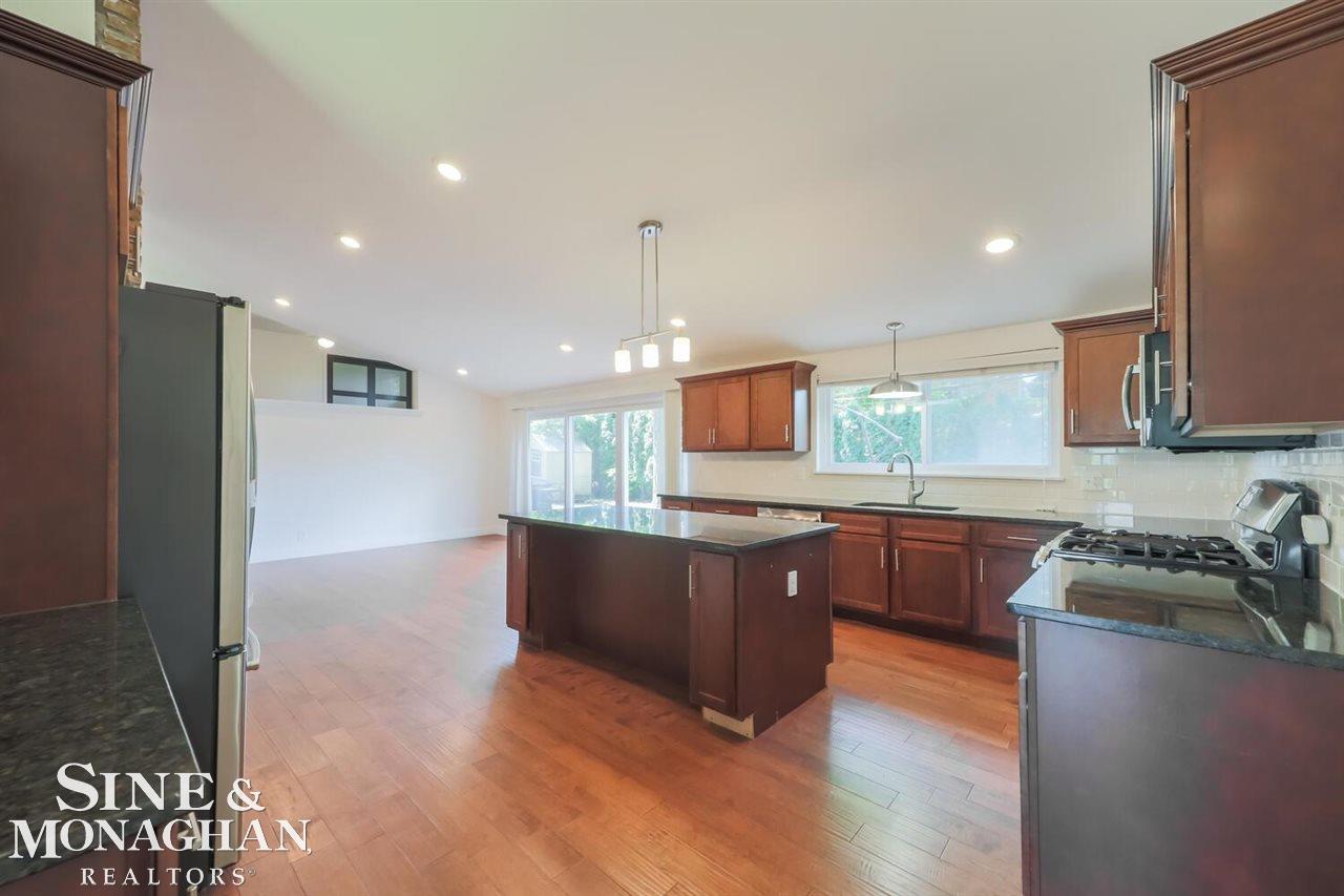 577 Cook Road Grosse Pointe Woods, MI 48236 - Photo 14 of 37
