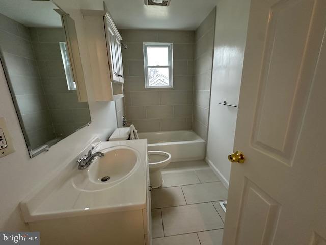 2510 Weisman Road Silver Spring, MD 20902 - Photo 2 of 9 Upstairs Bathroom