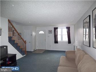 746 Bennington Road Folcroft, PA 19032 - Photo 2 of 12 Living Room