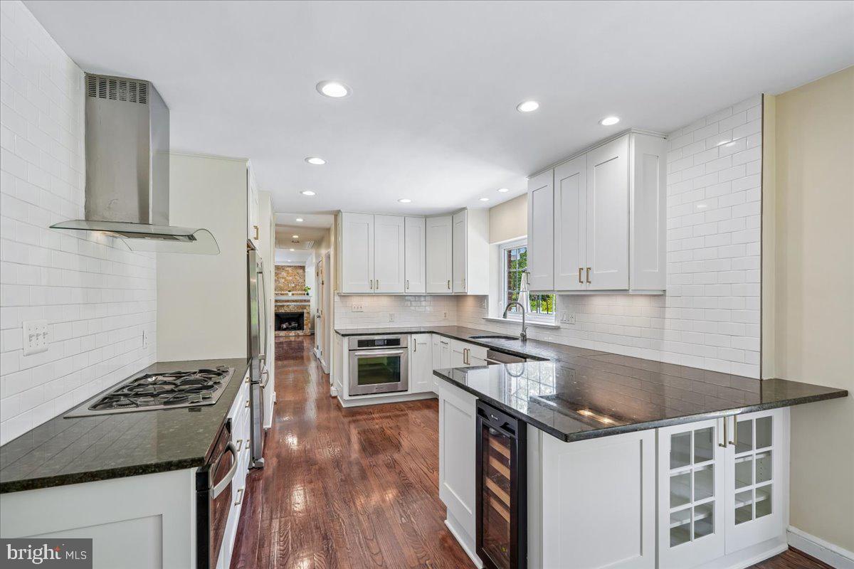 1305 Key Drive Alexandria, VA 22302 - Photo 7 of 64 a kitchen with a stove sink and refrigerator