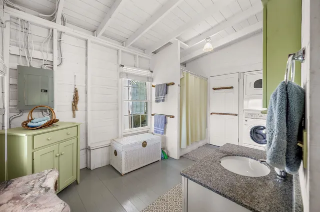 $1,100,000 | 335 West Shore Road, South Hero, VT 05486