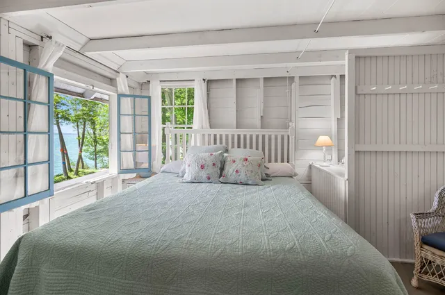 $1,100,000 | 335 West Shore Road, South Hero, VT 05486