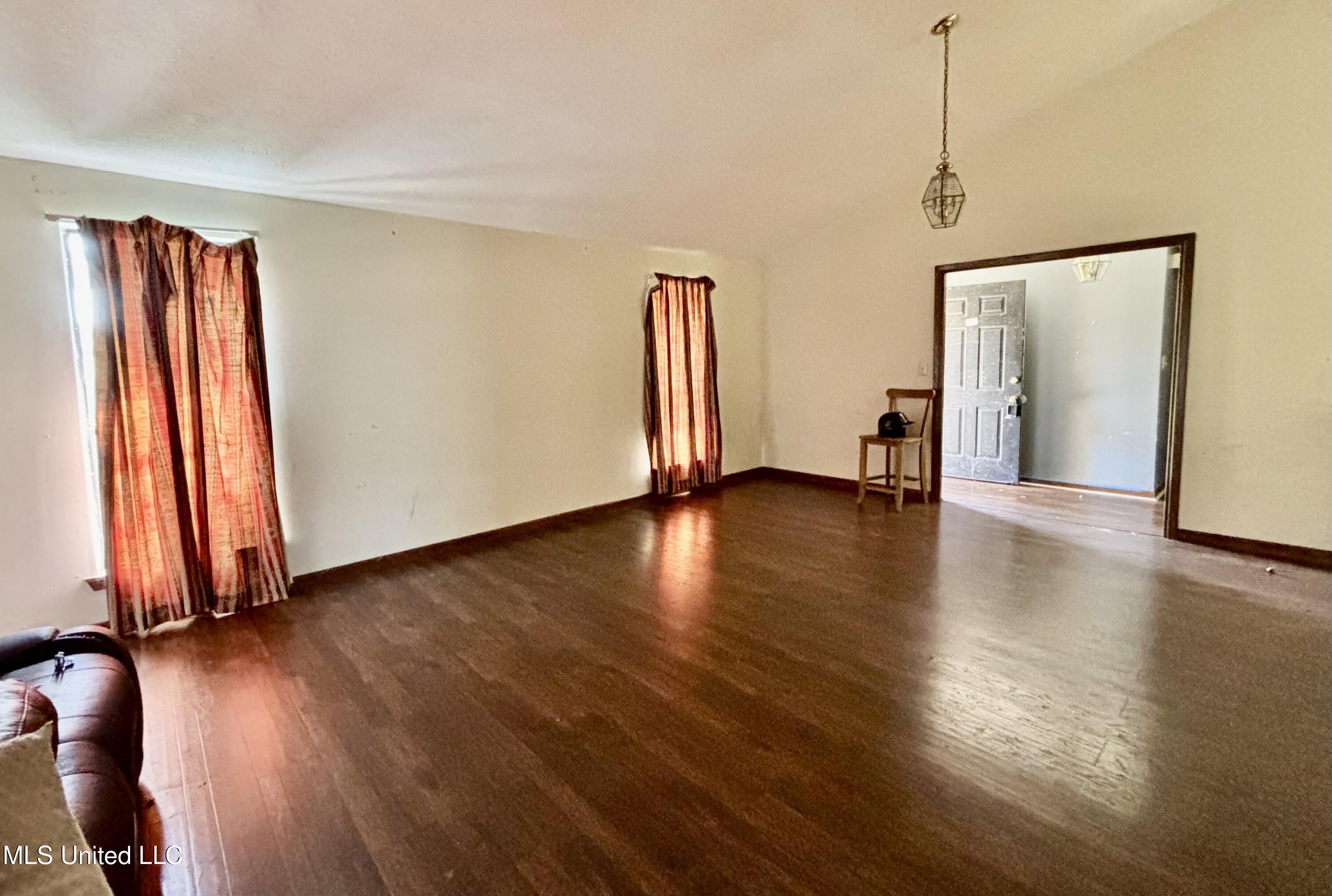 463 Daughdrill Road Silver Creek, MS 39663 - Photo 3 of 19 Living Room
