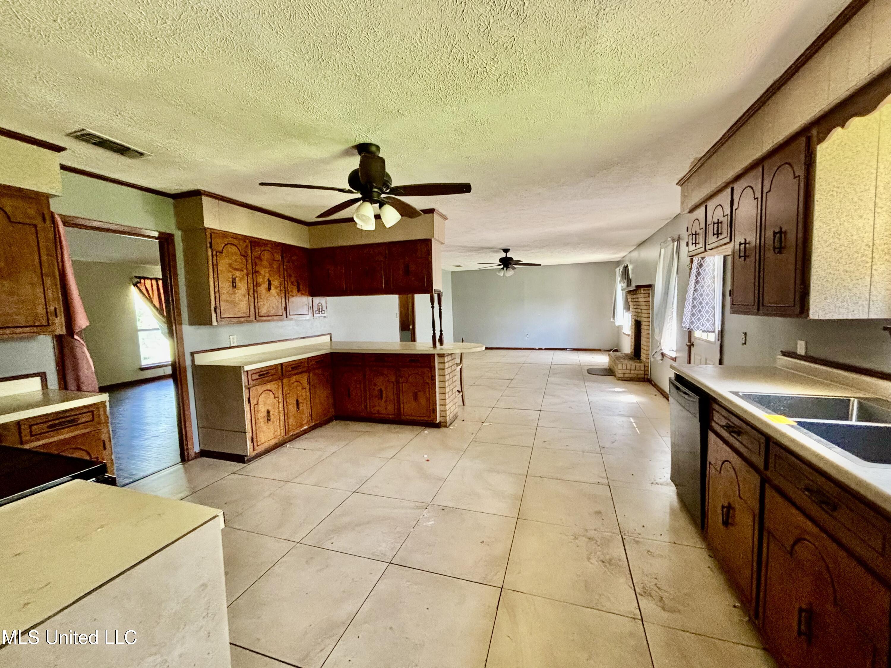 463 Daughdrill Road Silver Creek, MS 39663 - Photo 5 of 19 IMG_8064