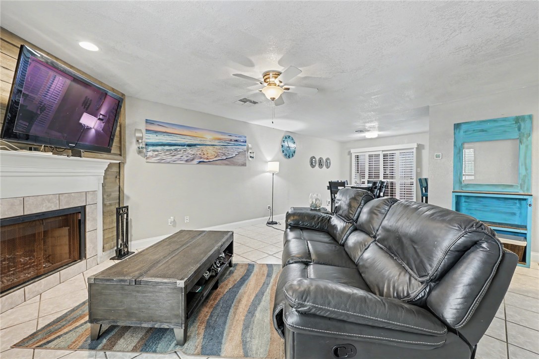 7130 Everhart Road, Unit 4 Corpus Christi, TX 78413 - Photo 4 of 27
