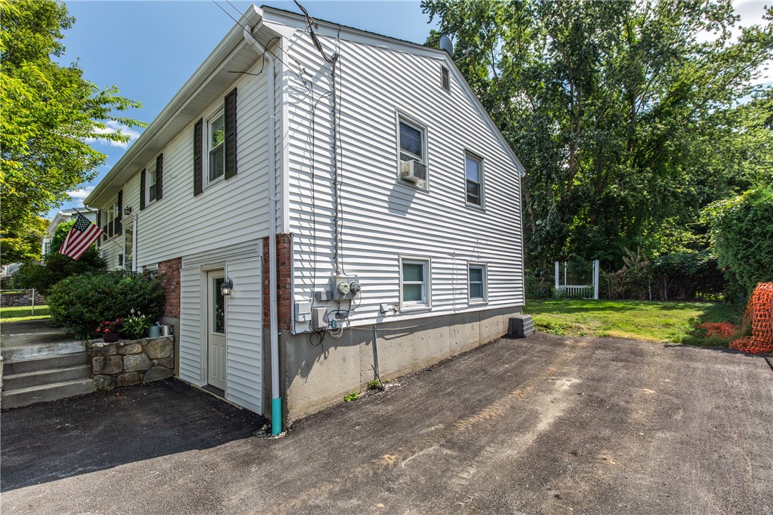 165 Getchell Avenue Woonsocket, RI 02895 - Photo 3 of 26