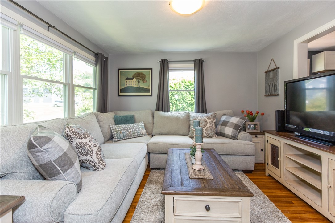 165 Getchell Avenue Woonsocket, RI 02895 - Photo 4 of 26