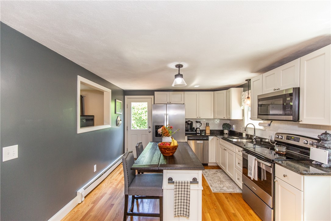 165 Getchell Avenue Woonsocket, RI 02895 - Photo 7 of 26
