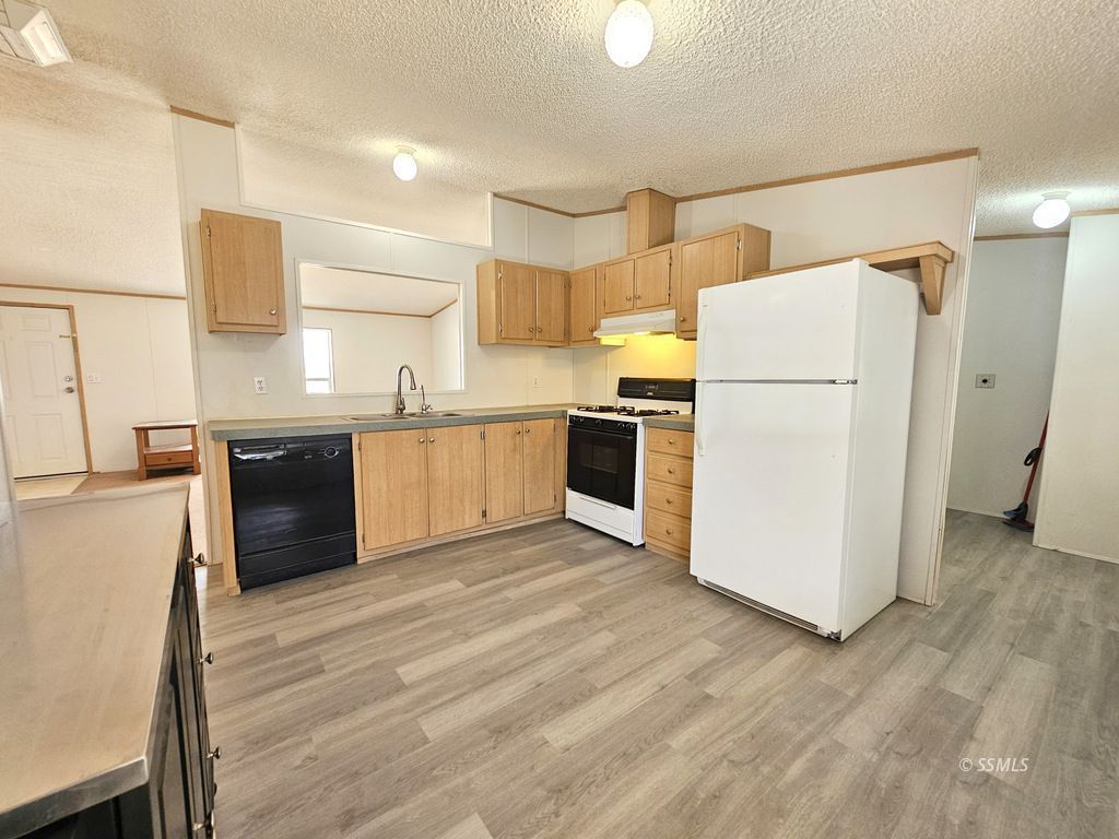 620 West Upjohn Avenue, Unit 43 Ridgecrest, CA 93555 - Photo 4 of 36