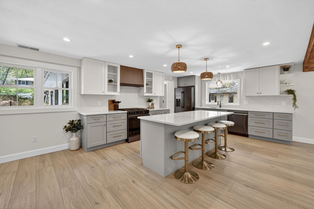 8 Topeka Road Chelmsford, MA 01824 - Photo 6 of 33 Gallery Image 6