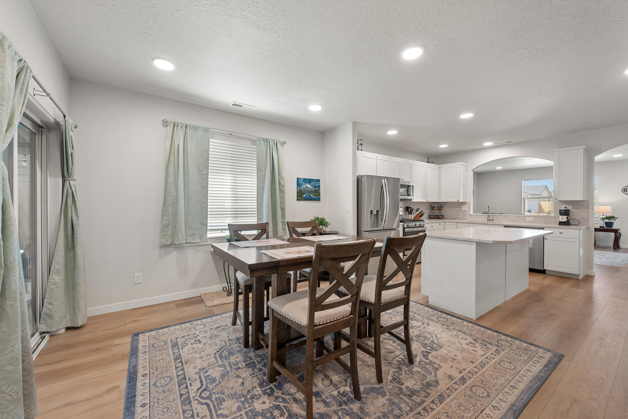 3734 Southwest Lava Place Redmond, OR 97756 - Photo 8 of 25 3734 sw lava pl, redmond, or 97756 - 10