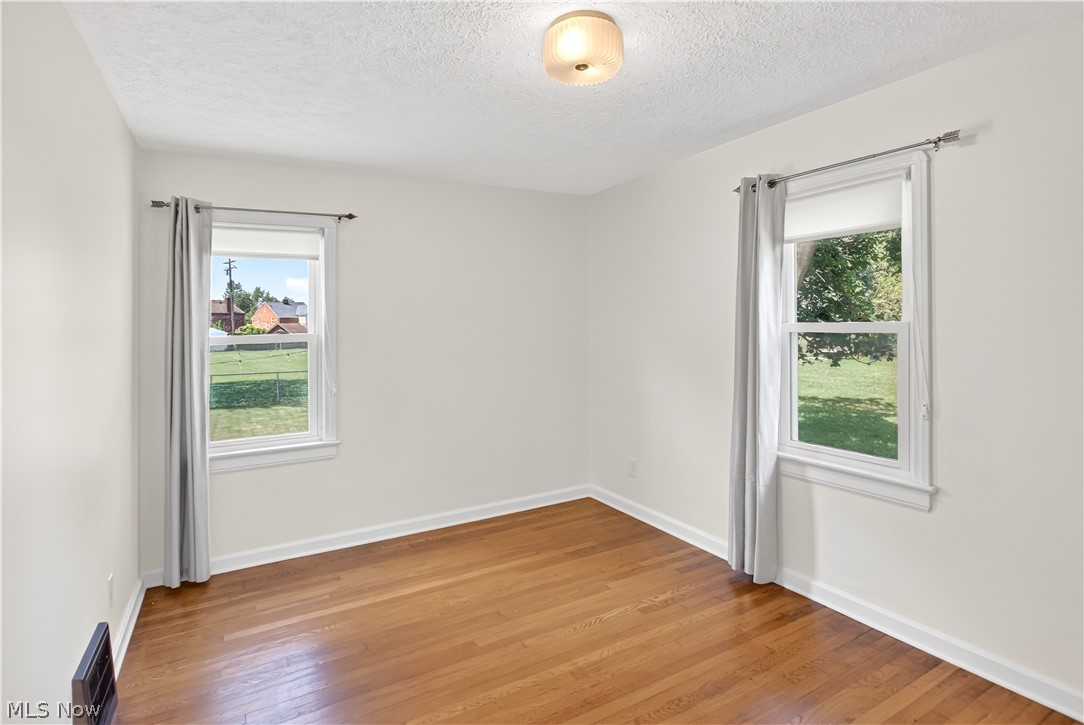 16305 Munn Road Cleveland, OH 44111 - Photo 14 of 36