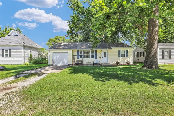 $179,900 | 704 East Buckner Street, Tuscola, IL 61953