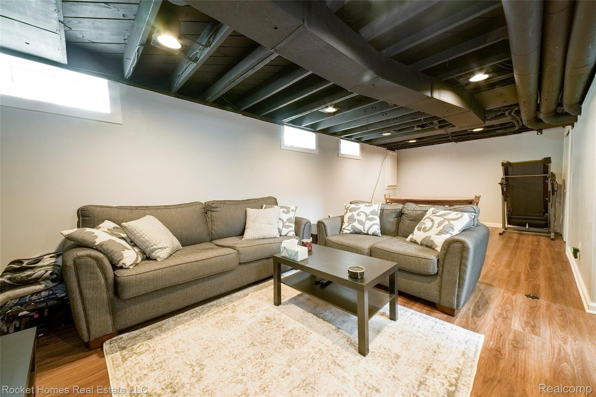 2666 Cumberland Road Berkley, MI 48072 - Photo 19 of 28 018-photo-family-room-8117110.jpg