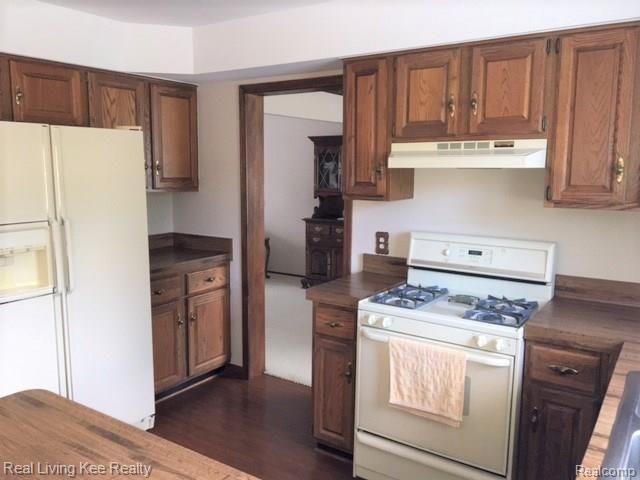 2362 Cumberland Road Rochester, MI 48307 - Photo 7 of 28 kit2.jpg