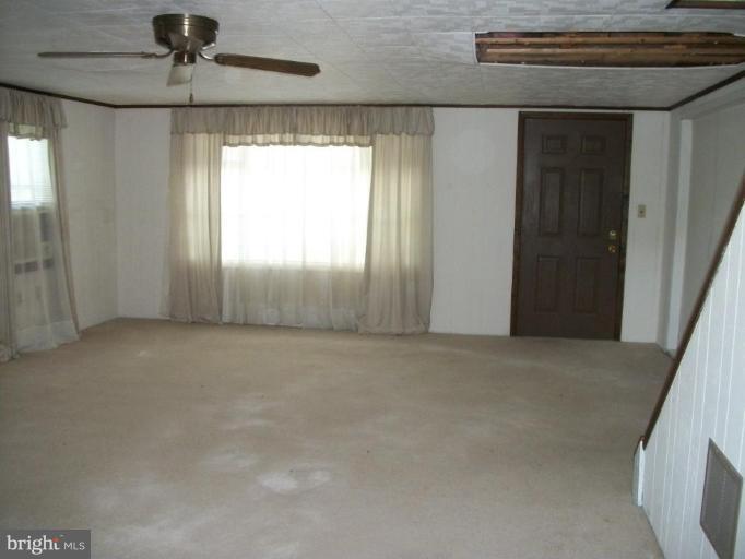 1325 Stone Boundary Road Cambridge, MD 21613 - Photo 6 of 11 Living Room