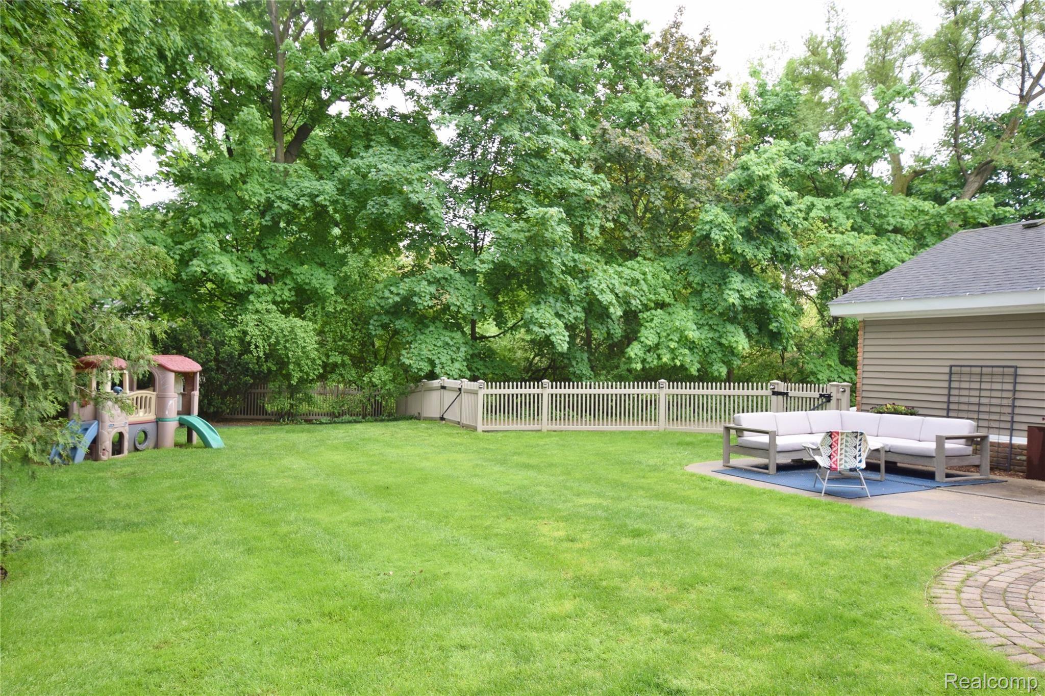 1331 West Maple Road Birmingham, MI 48009 - Photo 35 of 43 Back yard