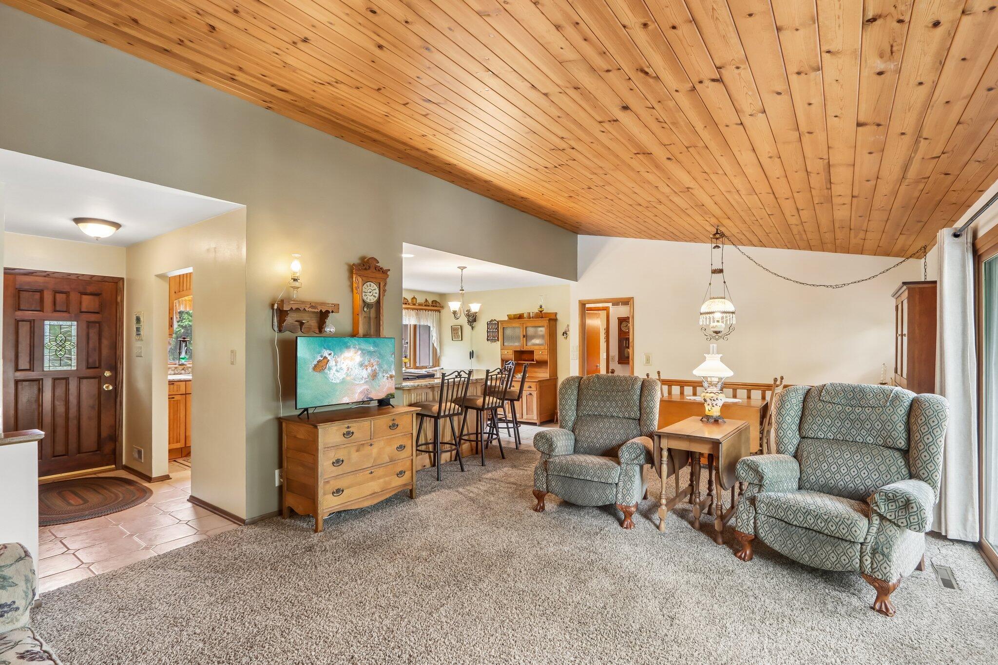 W322N6797 Wildwood Point Road Merton, WI 53029 - Photo 13 of 75 Living room with vaulted ceilings
