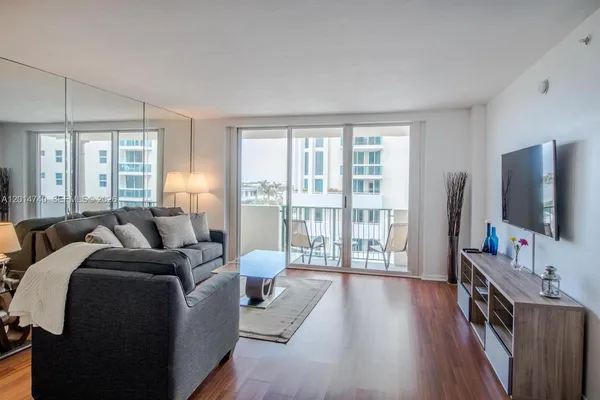 $2,600 | 9195 Collins Avenue, Unit 611, Surfside, FL 33154