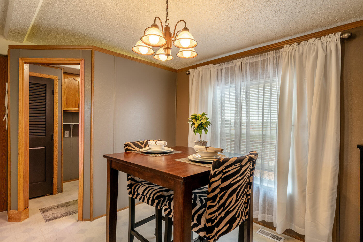 729 East Timberline Drive Sheridan, WY 82801 - Photo 5 of 20 04 dining