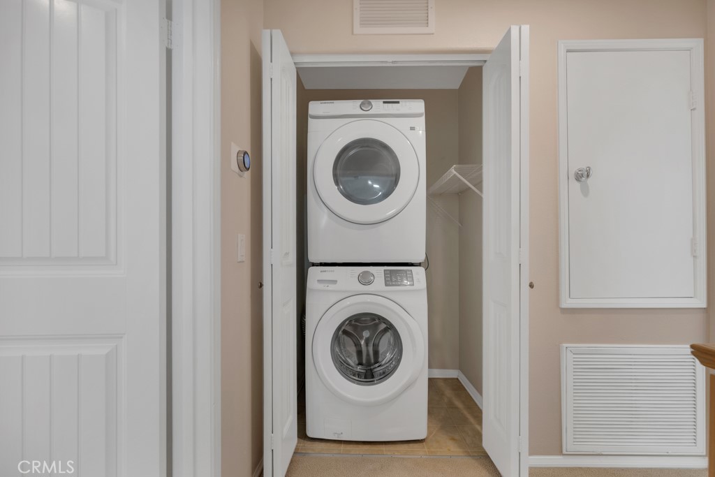 11522 Cararra Lane Porter Ranch, CA 91326 - Photo 20 of 32 a utility room with dryer and washer