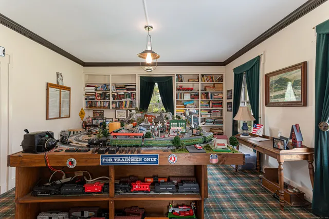 a view of an outdoor space