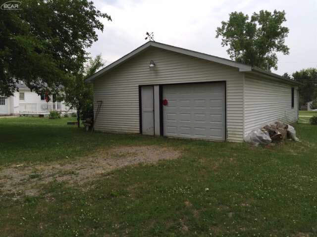 7373 North Lewis Road Mount Morris, MI 48458 - Photo 5 of 15 21180945-4.JPG