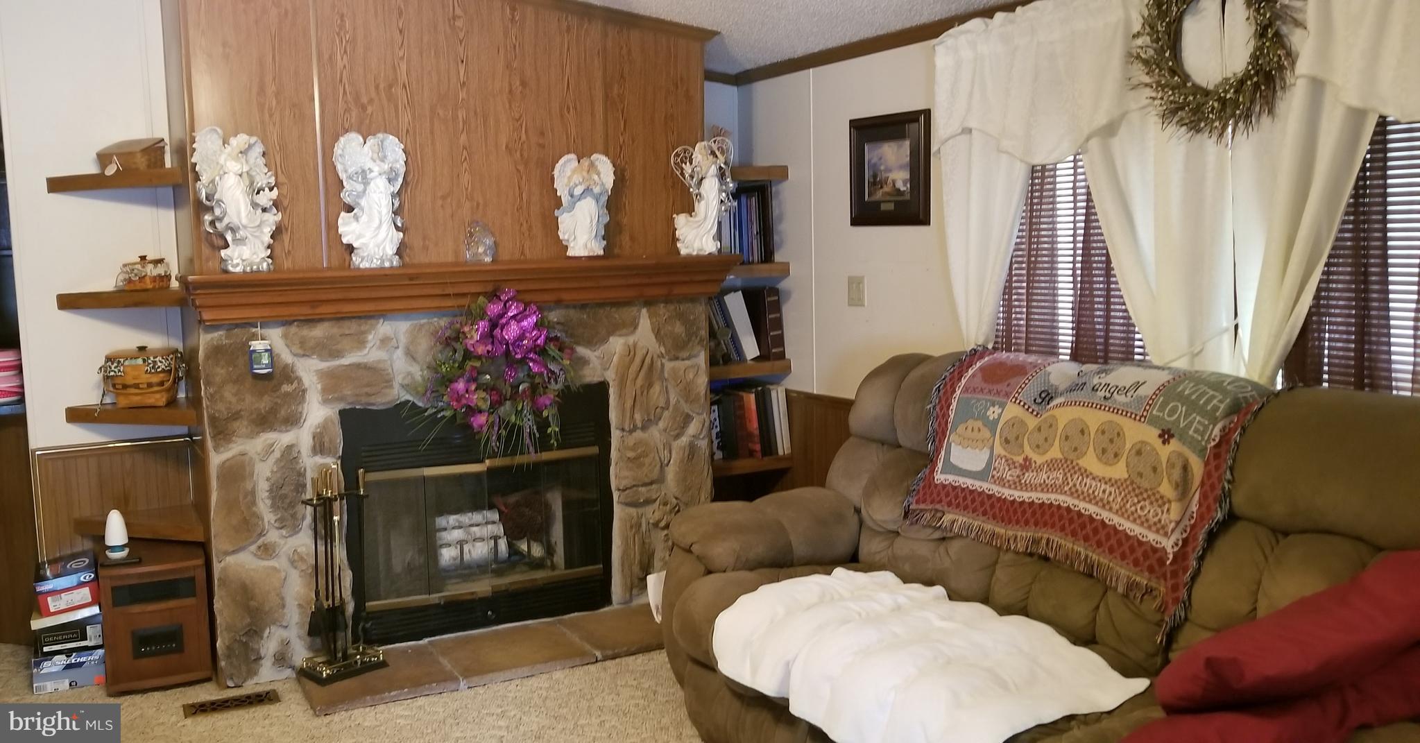 19533 Shaft Road Southwest Midlothian, MD 21532 - Photo 8 of 17 Living Room