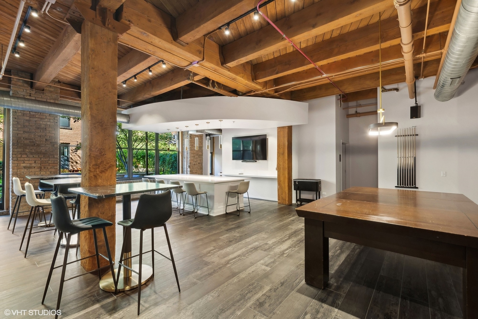 1040 West Adams Street, Unit 473 Chicago, IL 60607 - Photo 15 of 19 a view of a patio with table and chairs and potted plants