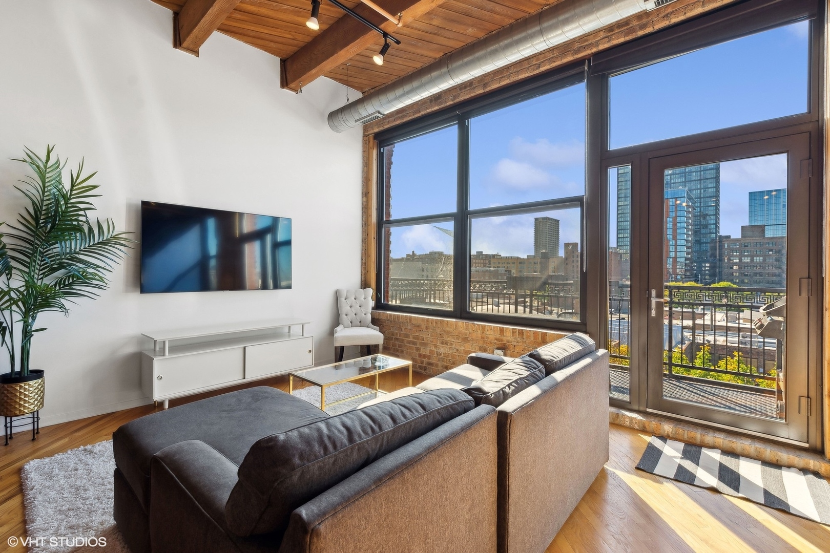 1040 West Adams Street, Unit 473 Chicago, IL 60607 - Photo 5 of 19 a living room with furniture tv and a large window