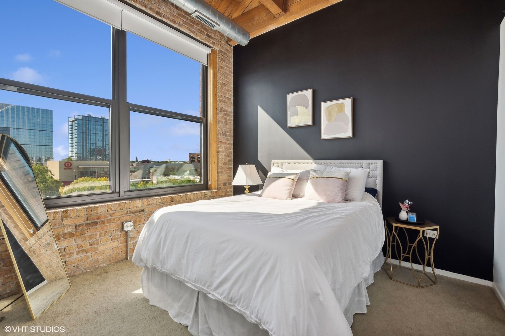 1040 West Adams Street, Unit 473 Chicago, IL 60607 - Photo 9 of 19 a bedroom with a bed and a large window