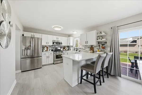 $385,000 | 910 Shorewood Drive, Shorewood, IL 60404