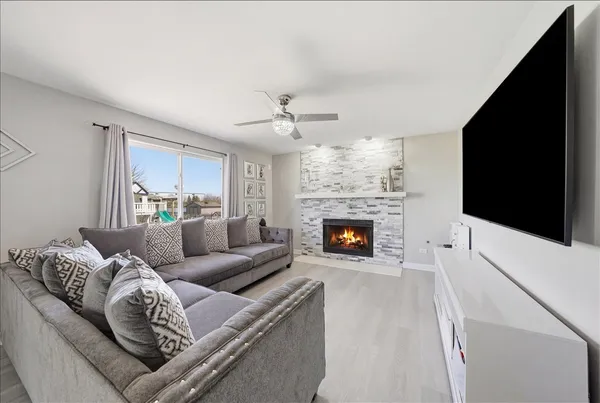 $385,000 | 910 Shorewood Drive, Shorewood, IL 60404