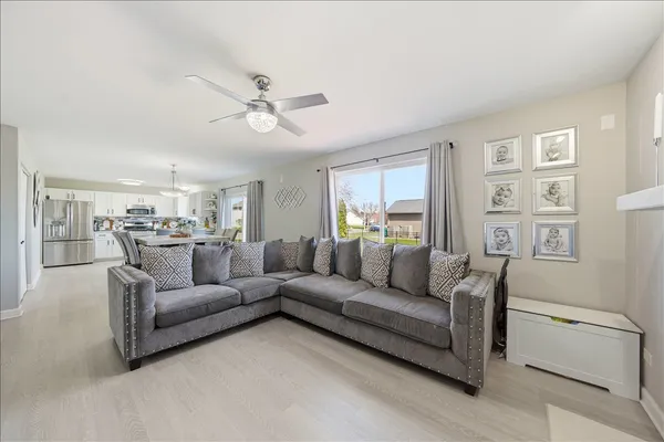 $385,000 | 910 Shorewood Drive, Shorewood, IL 60404