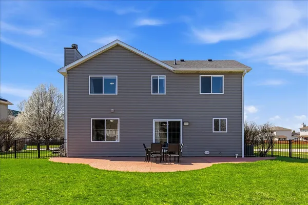 $385,000 | 910 Shorewood Drive, Shorewood, IL 60404
