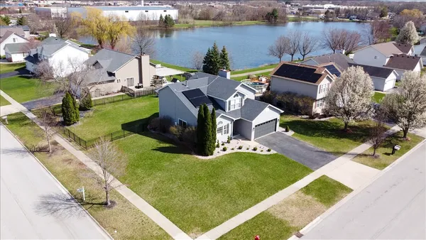 $385,000 | 910 Shorewood Drive, Shorewood, IL 60404