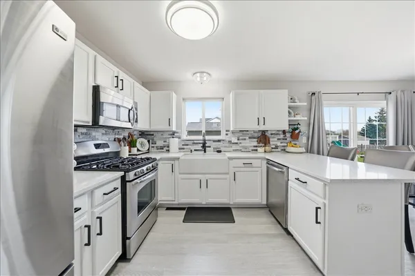 $385,000 | 910 Shorewood Drive, Shorewood, IL 60404