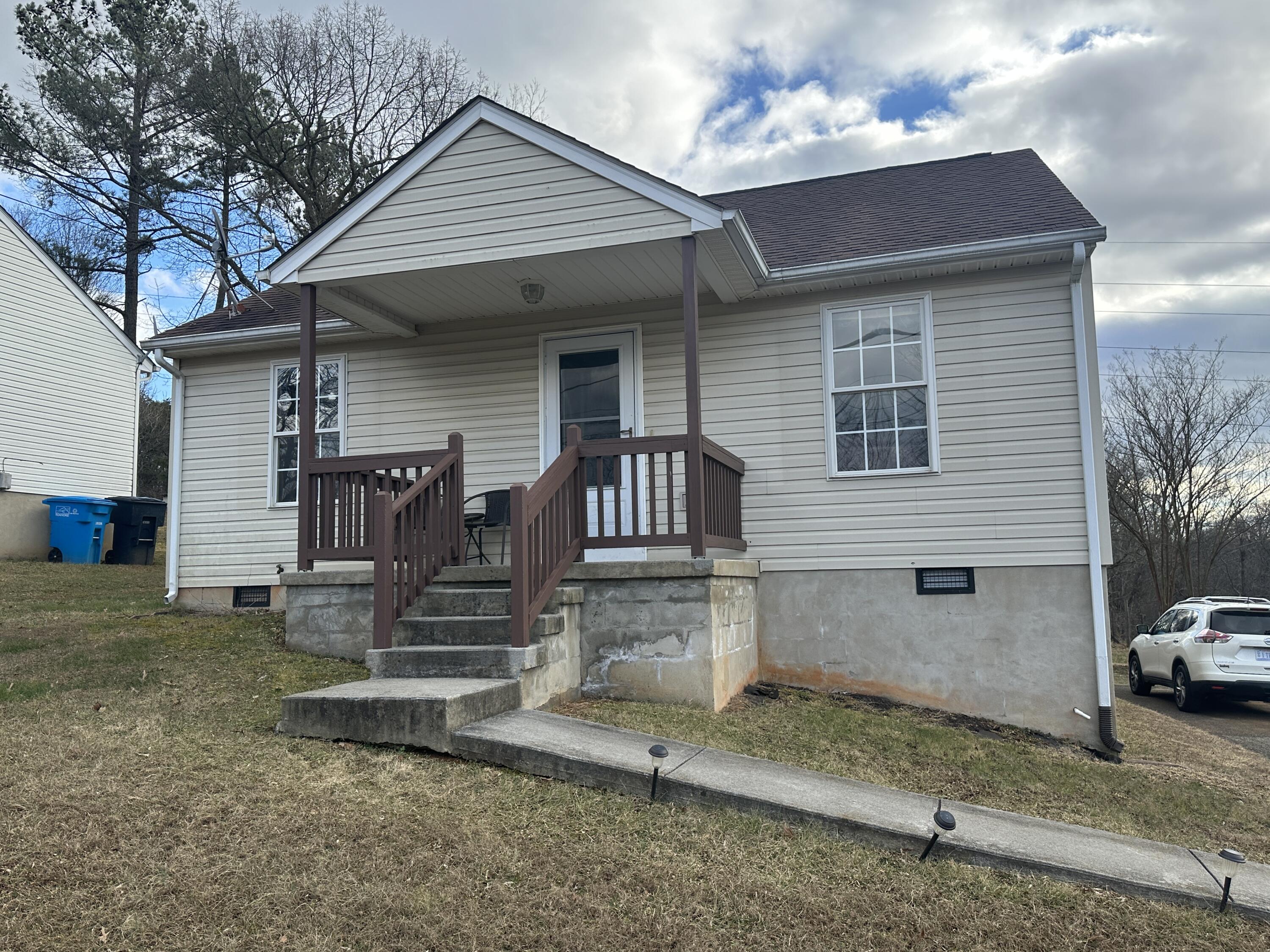 1911 Redwood Road Southeast Roanoke, VA 24014 - Photo 2 of 11 Exterior