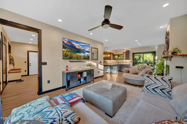 $749,000 | 1505 Strawberry Lane, Johnson City, TN 37604