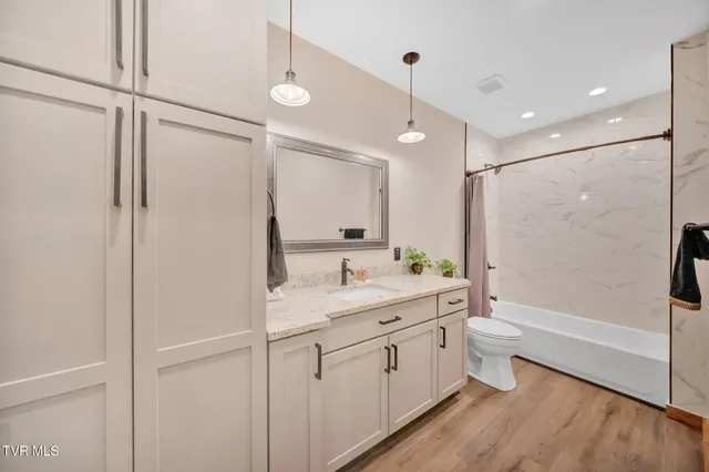 $749,000 | 1505 Strawberry Lane, Johnson City, TN 37604