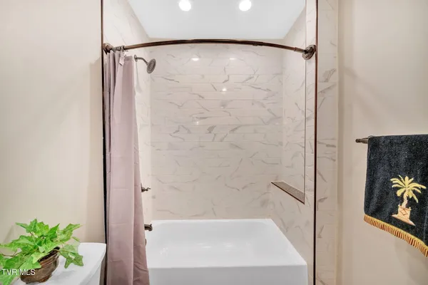 $699,900 | 1505 Strawberry Lane, Johnson City, TN 37604