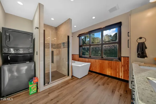 $699,900 | 1505 Strawberry Lane, Johnson City, TN 37604