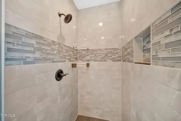 $699,900 | 1505 Strawberry Lane, Johnson City, TN 37604