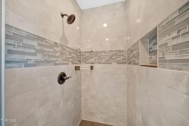 $749,000 | 1505 Strawberry Lane, Johnson City, TN 37604