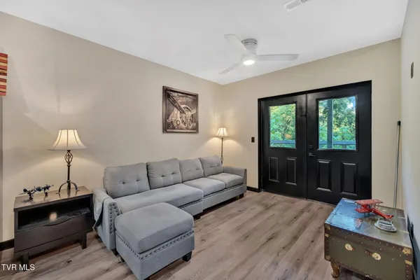 $699,900 | 1505 Strawberry Lane, Johnson City, TN 37604