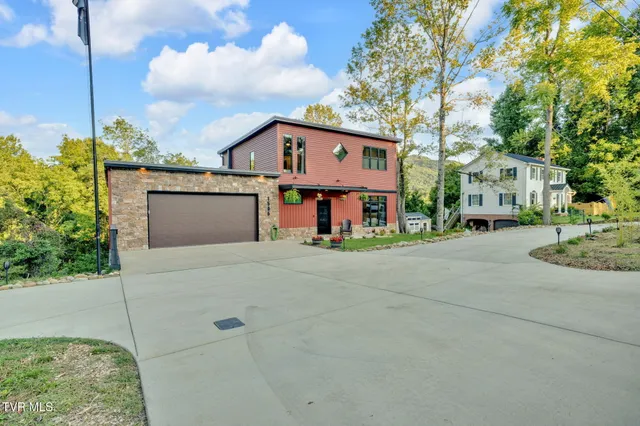 $749,000 | 1505 Strawberry Lane, Johnson City, TN 37604