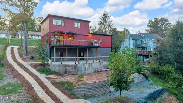 $699,900 | 1505 Strawberry Lane, Johnson City, TN 37604