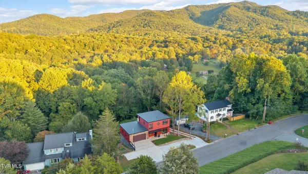 $699,900 | 1505 Strawberry Lane, Johnson City, TN 37604