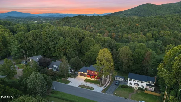 $699,900 | 1505 Strawberry Lane, Johnson City, TN 37604