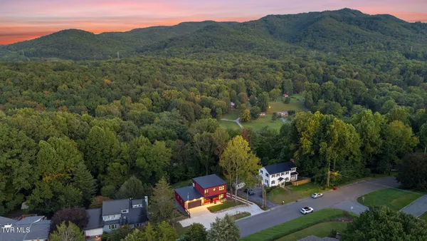 $699,900 | 1505 Strawberry Lane, Johnson City, TN 37604